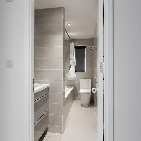 Victoria Apt - 2 Bedroom Parking Wi-Fi Workers Hyde Exterior photo