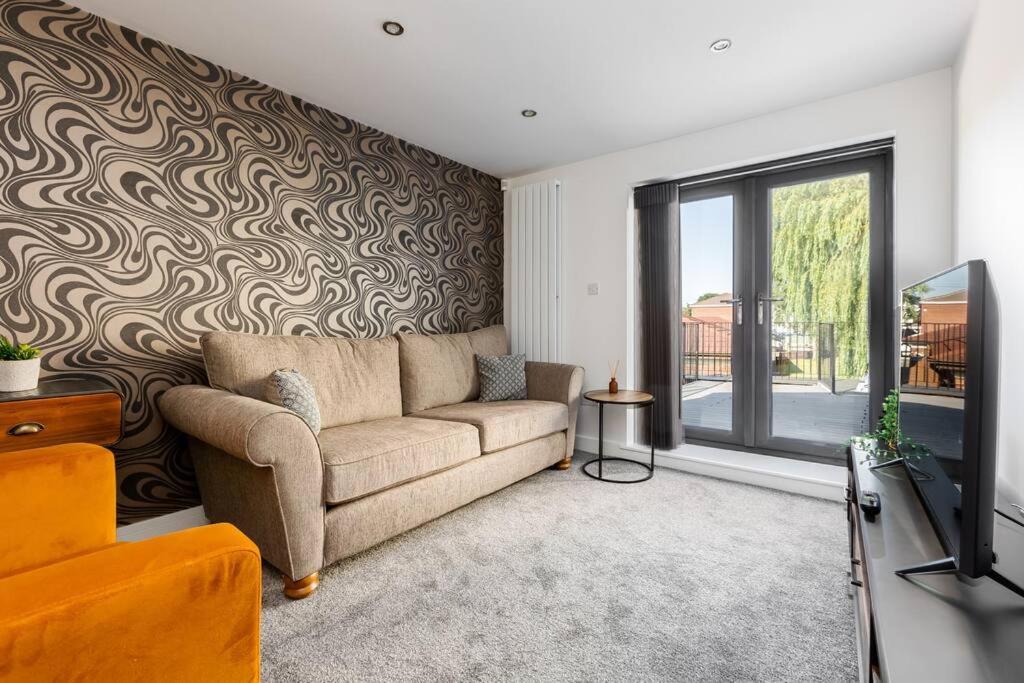 Victoria - 2 Bedroom Parking Wi-fi Workers Apartment Hyde